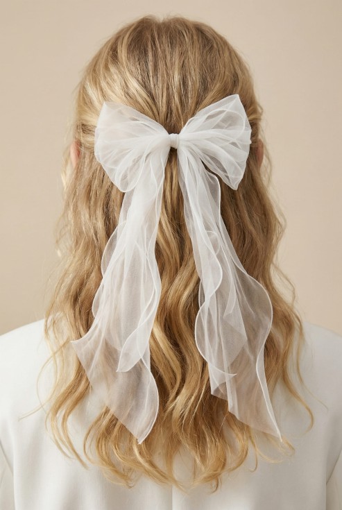 Haarklammer Mädchen Österreich, Tüll-Schleife Haarschmuck, Erstkommunion Accessoires, festliche Frisuren Mädchen, Hochzeits-Haarschmuck Kinder, eleganter Haarschmuck Österreich, Schleifen-Haarspange, Festtags-Accessoires Mädchen
