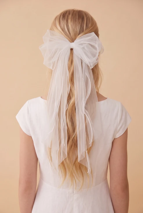 Haarklammer Mädchen Österreich, Tüll-Schleife Haarschmuck, Erstkommunion Accessoires, festliche Frisuren Mädchen, Hochzeits-Haarschmuck Kinder, eleganter Haarschmuck Österreich, Schleifen-Haarspange, Festtags-Accessoires Mädchen