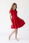 Festliches Kleid Rumi in Rot – seitlich ausgebreiteter Rock – ganze Figur von vorne